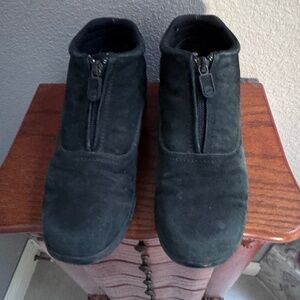 Dr Scholl’s~Size 6.5 black boots~excellent condition